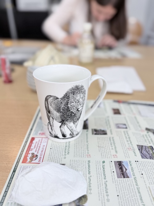 Kintsugi à Paris : début du processus;, on recolle les morceaux